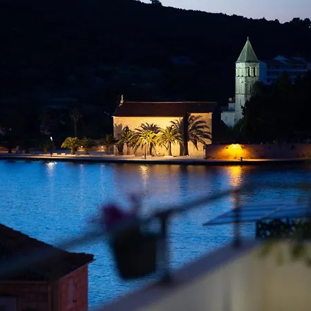 فيلة The Pool House *