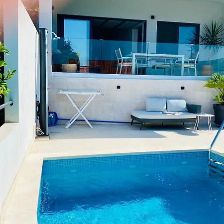 The Pool House * Vis