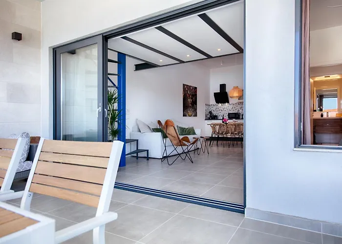 The Pool House * Vis