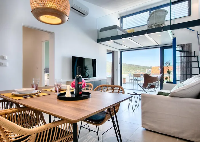 The Pool House * Vis