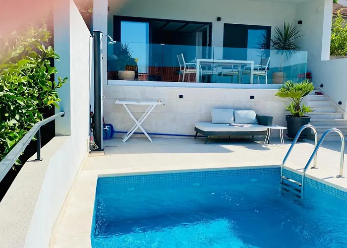 The Pool House * Vis